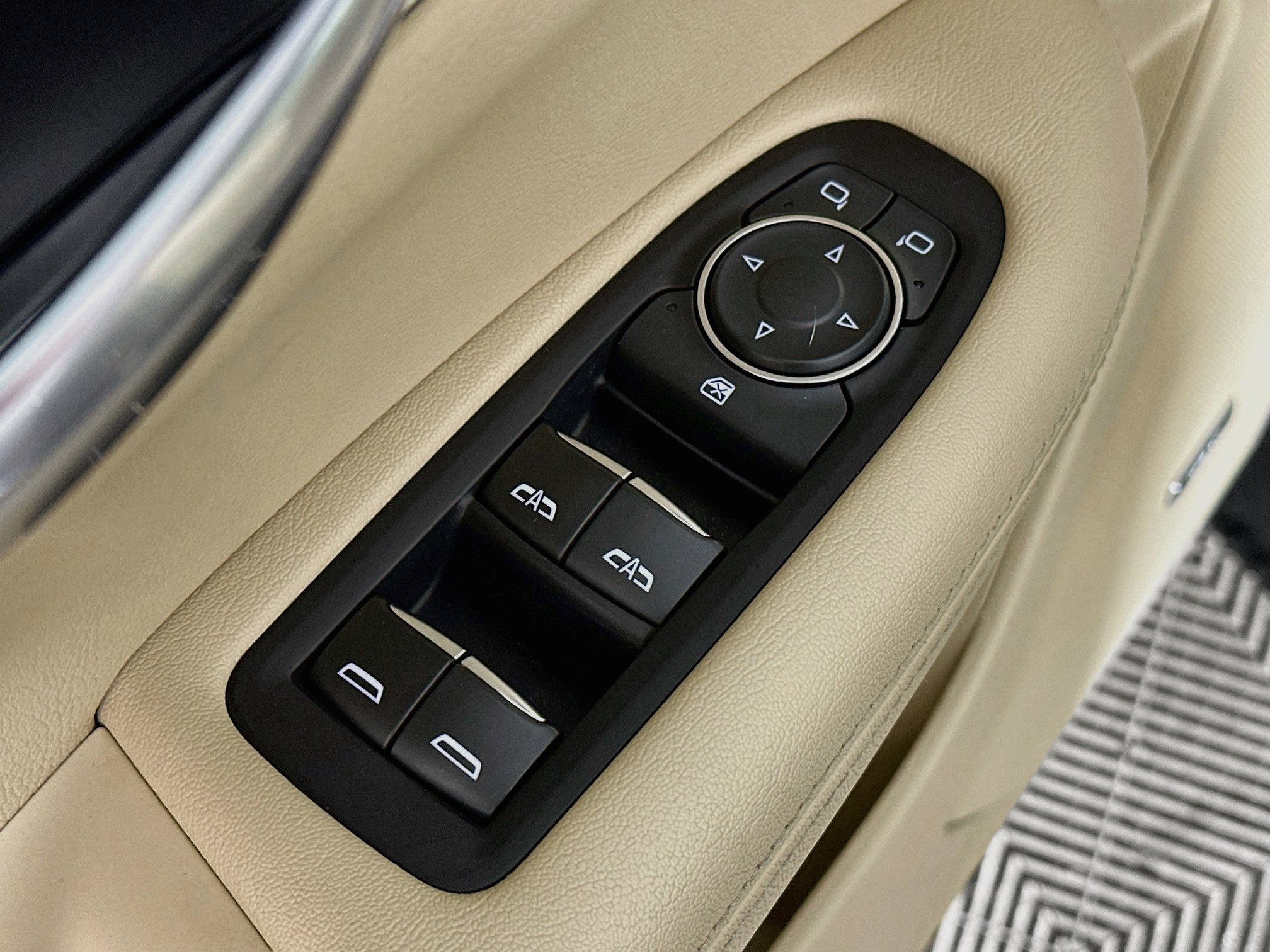 Used 2019 Cadillac XT5 FWD image 17