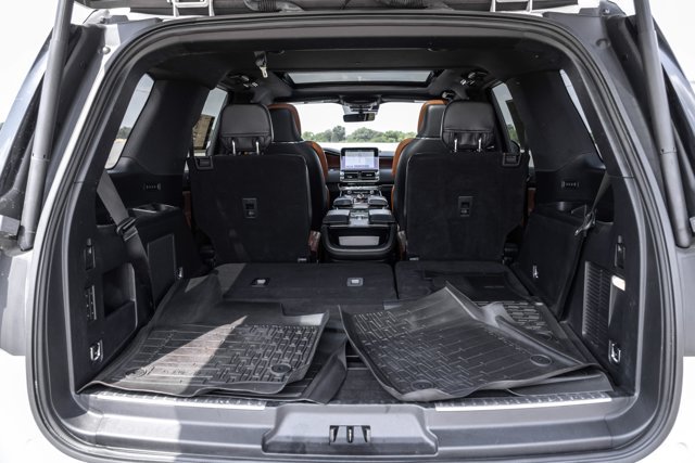 Used 2020 Lincoln Navigator Reserve AWD/4WD image 25