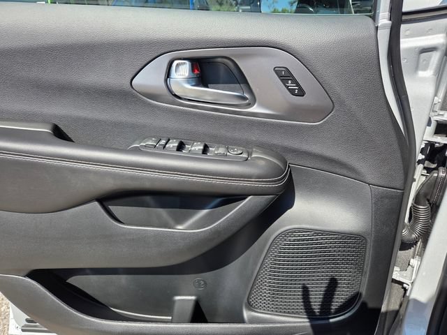 New 2026 Chrysler Pacifica Select FWD image 19