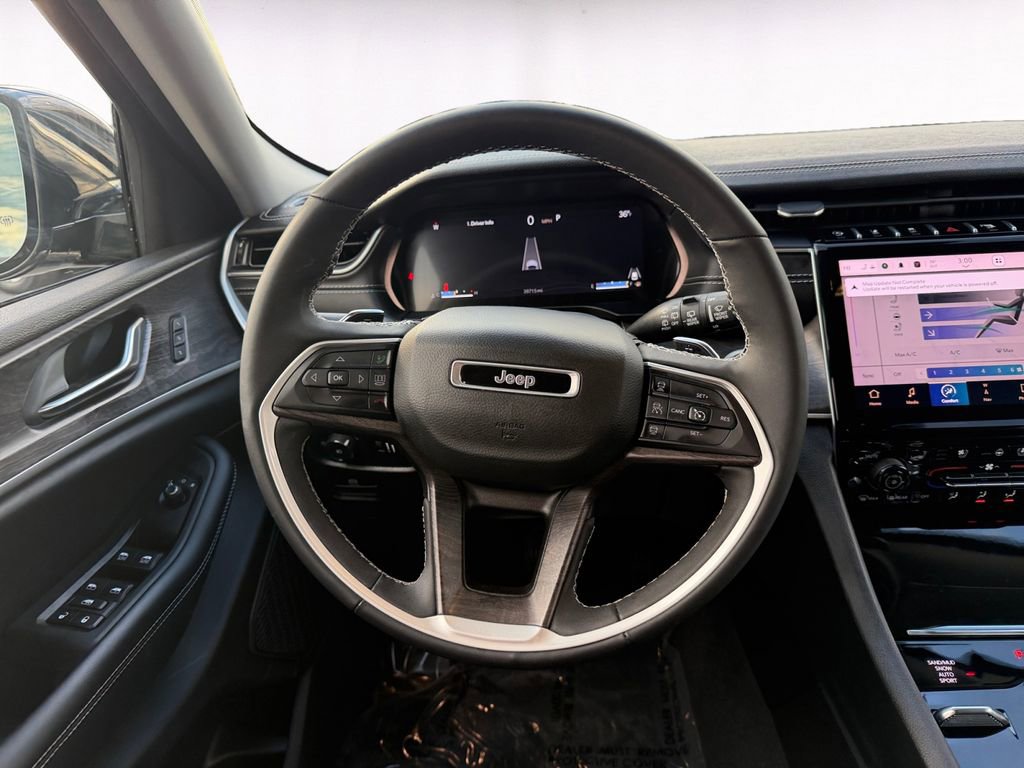 Used 2023 Jeep Grand Cherokee Limited w/ Luxury Tech Group II image 12