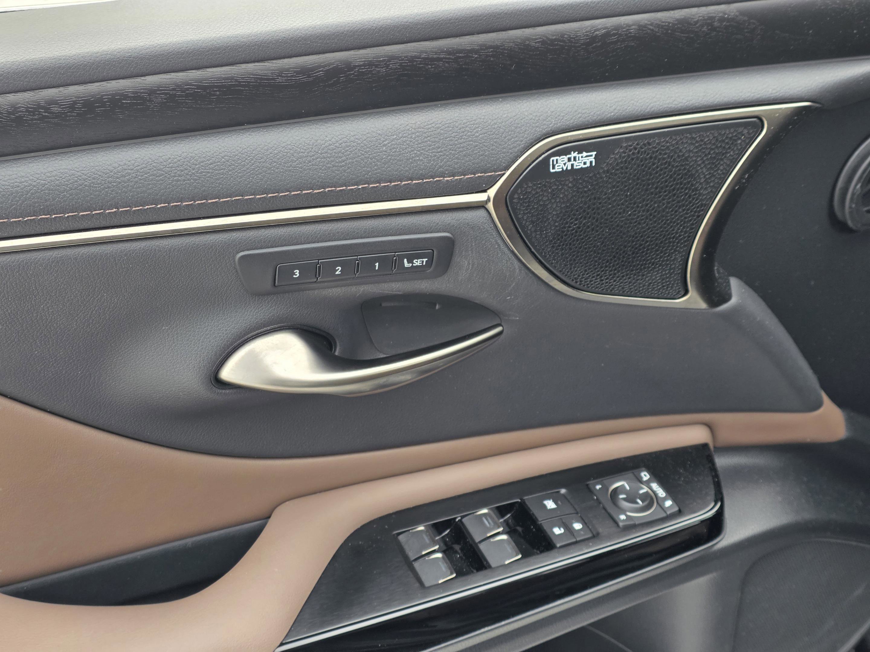 Used 2024 Lexus ES 350 Ultra Luxury image 9