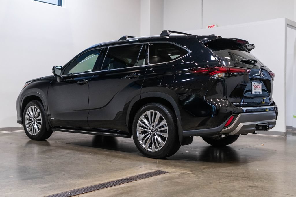 Certified 2026 Toyota Highlander Platinum AWD/4WD image 7