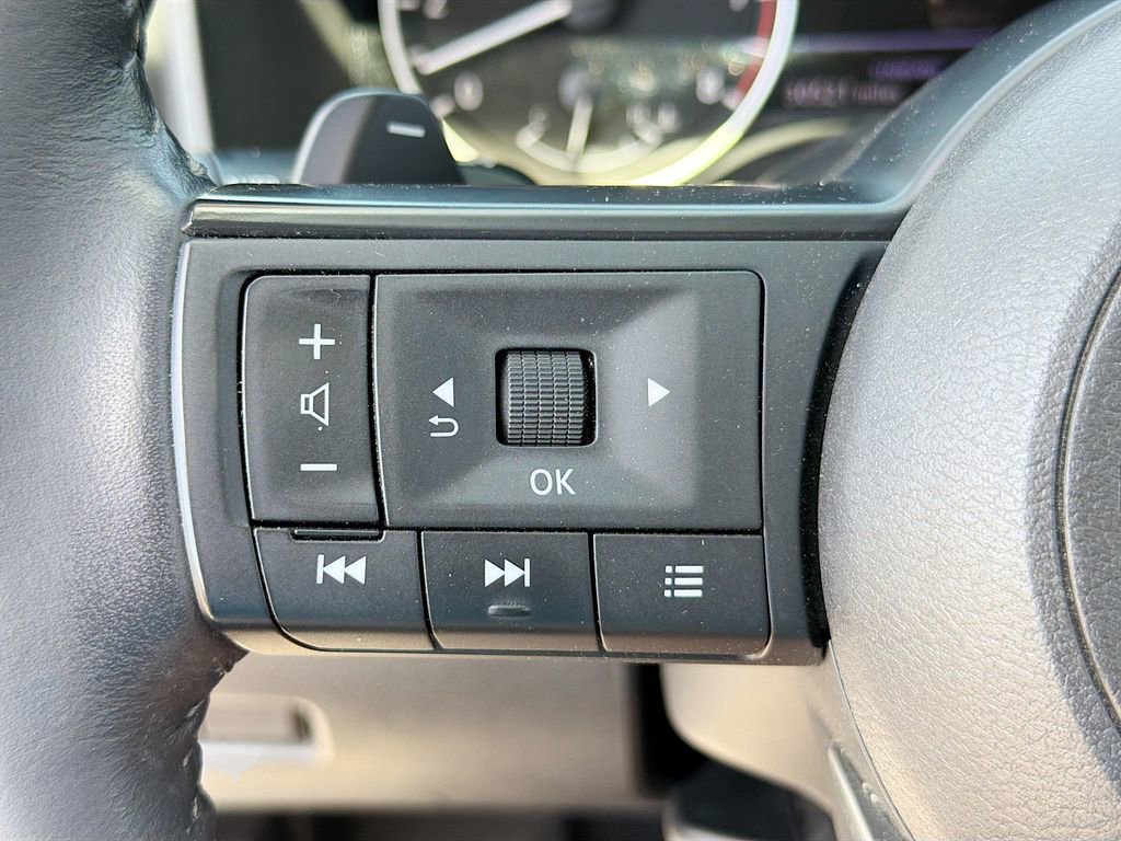 Used 2024 Nissan Rogue SV w/ SV Premium Package image 20