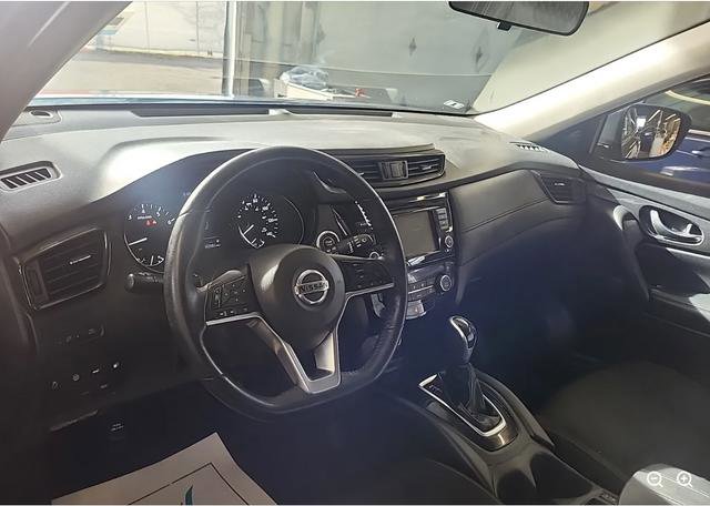 Used 2020 Nissan Rogue SV image 12