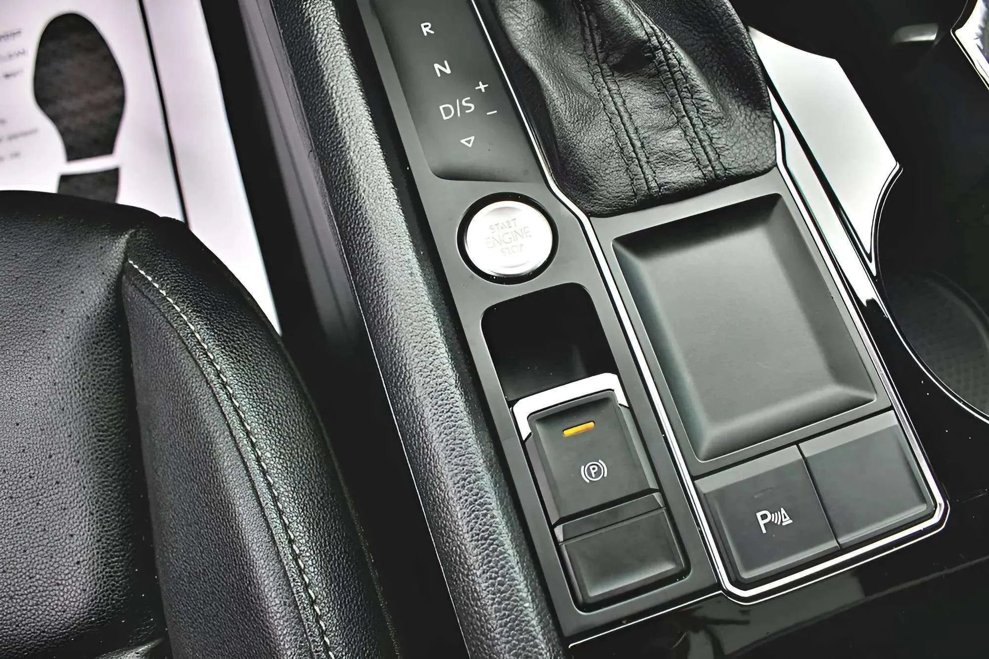 Used 2019 Volkswagen Atlas SEL FWD image 17
