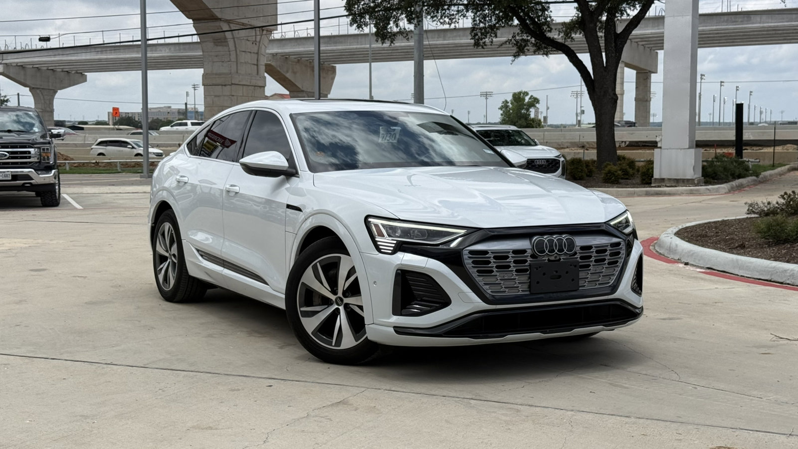 Used 2024 Audi Q8 e-tron Premium Plus w/ Premium Plus Package AWD/4WD image 13