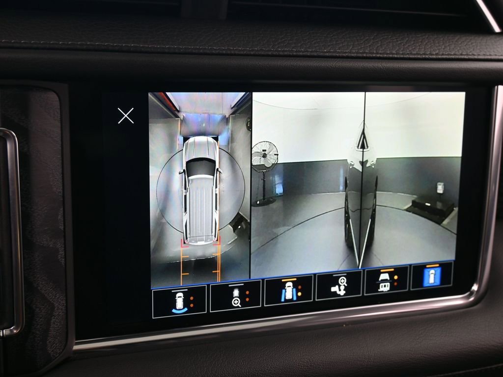 Used 2022 GMC Yukon Denali w/ Denali Premium Package image 23