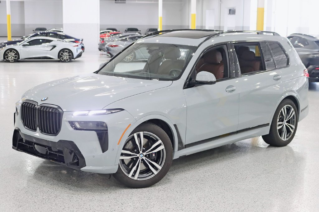 Used 2026 BMW X7 xDrive40i w/ M Sport Package AWD/4WD image 8