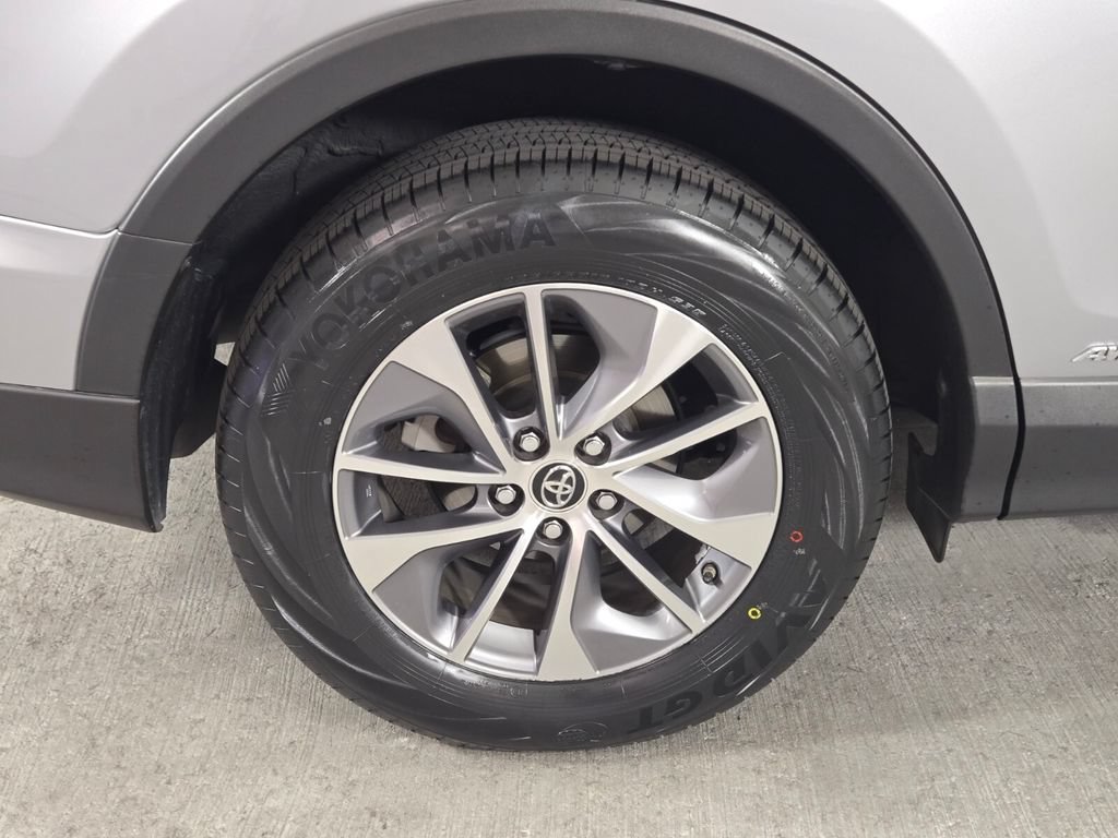 Used 2017 Toyota RAV4 XLE w/ Carpet Mat Package AWD/4WD image 13