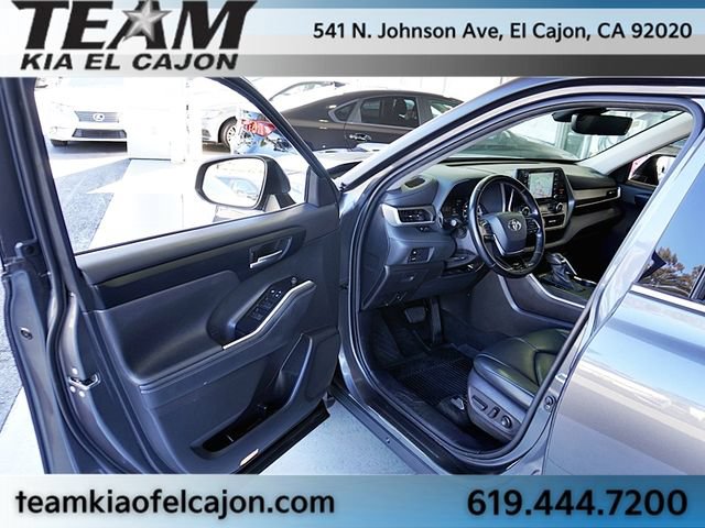Used 2021 Toyota Highlander XLE AWD/4WD image 42