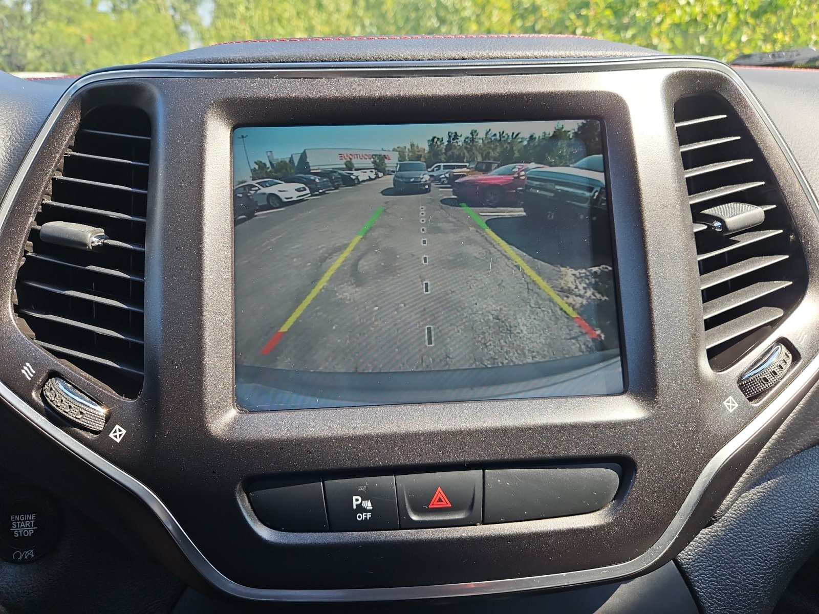 Used 2019 Jeep Cherokee Trailhawk w/ Cold Weather Group AWD/4WD image 16