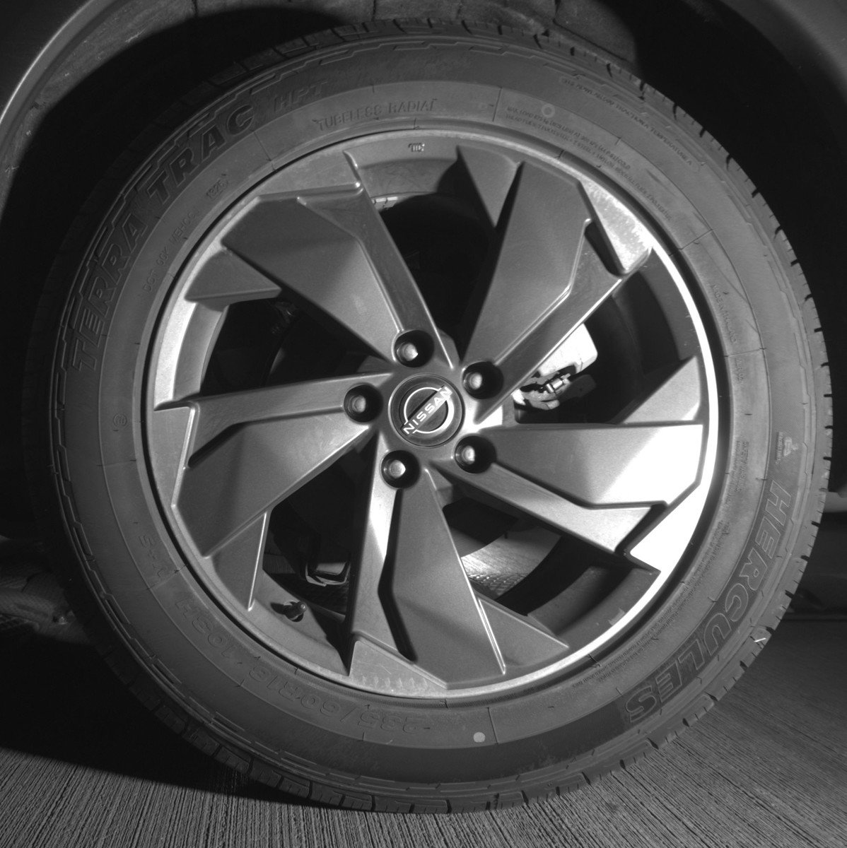 Used 2025 Nissan Rogue SV FWD image 14