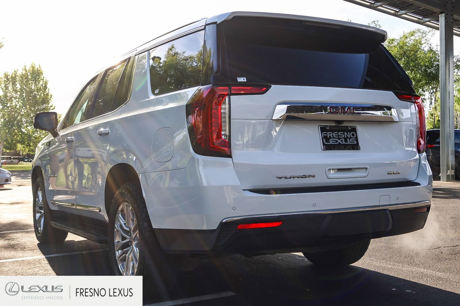 Used 2022 GMC Yukon SLT w/ SLT Premium Package image 4