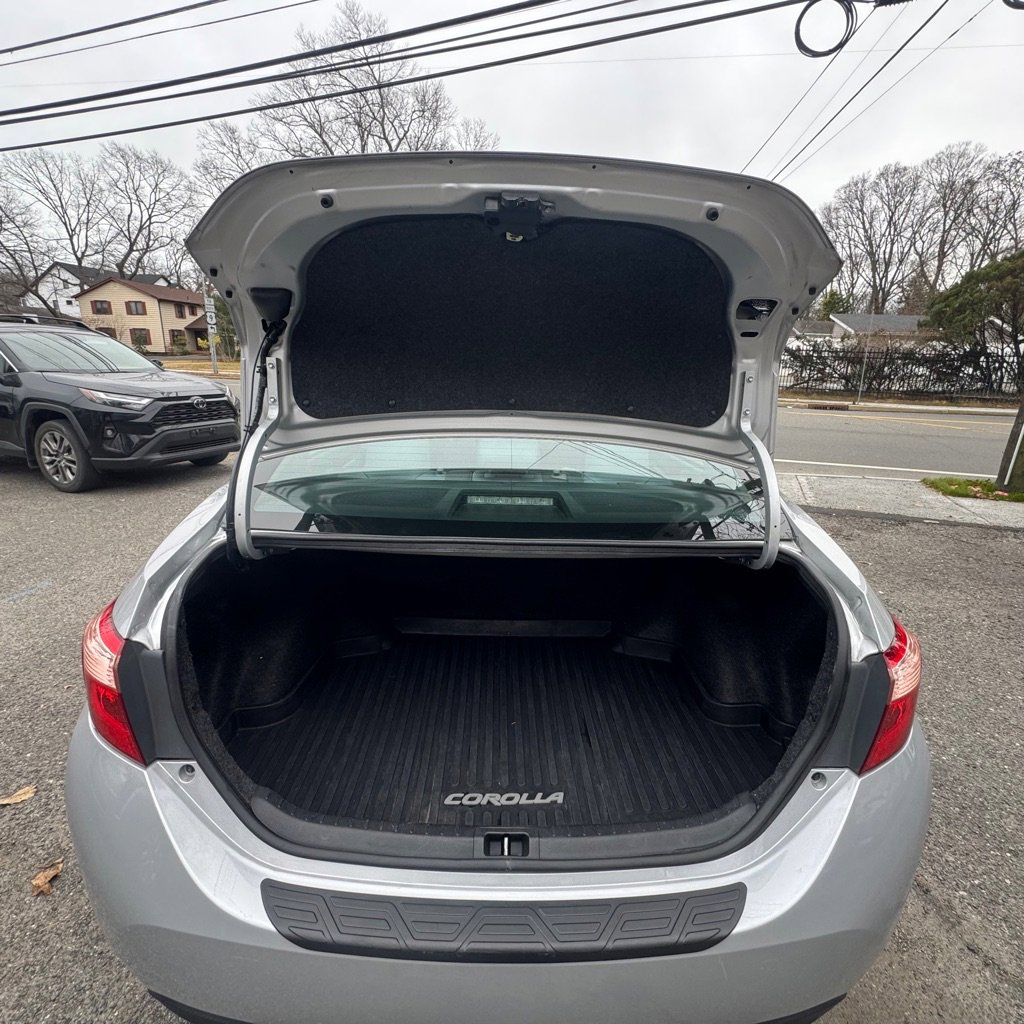 Used 2018 Toyota Corolla LE image 17