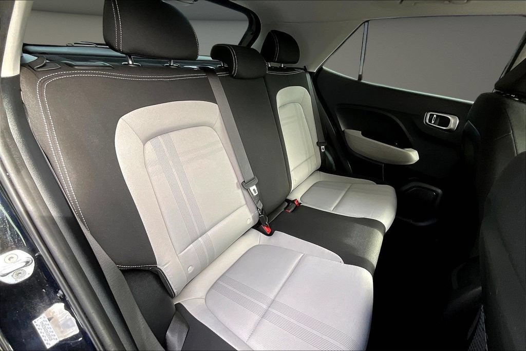 Used 2022 Hyundai Venue SEL FWD image 27