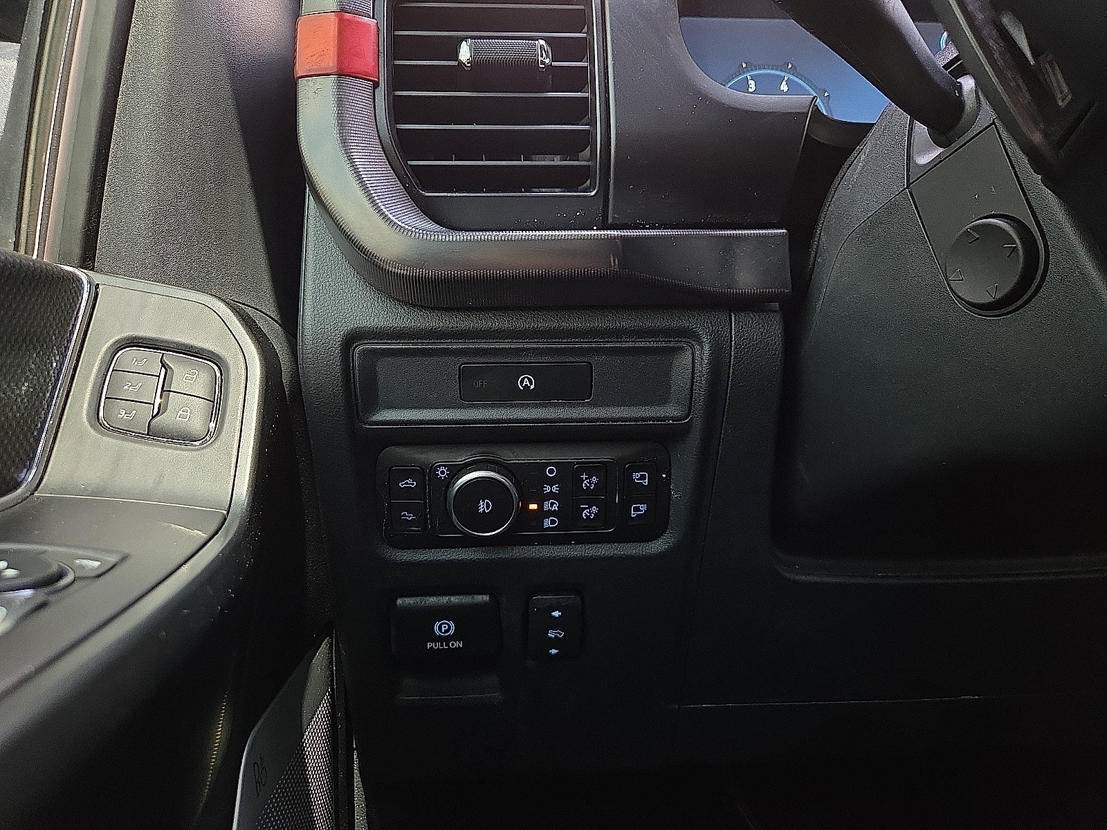 Used 2025 Ford F150 Raptor AWD/4WD image 19