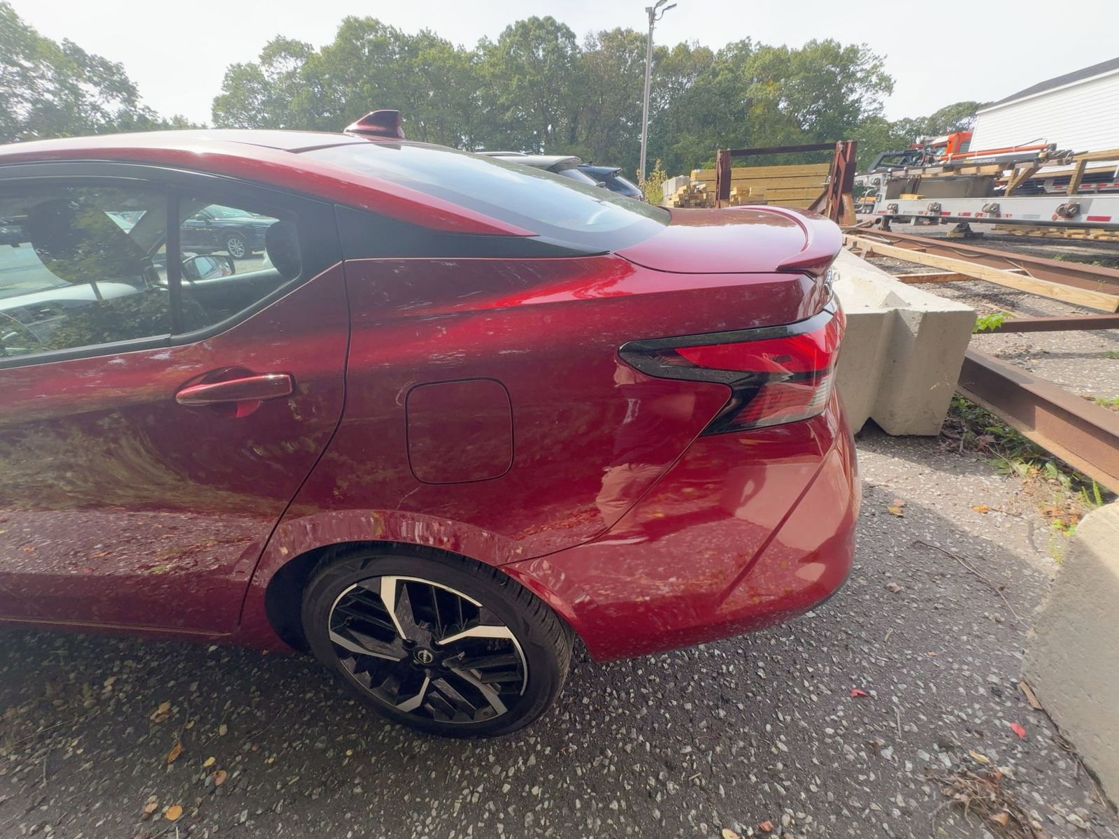 Used 2024 Nissan Versa SR image 4