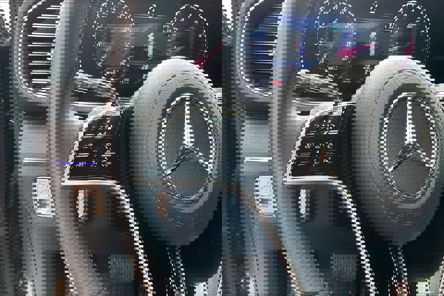 Used 2024 Mercedes-Benz GLE 350 4MATIC image 24