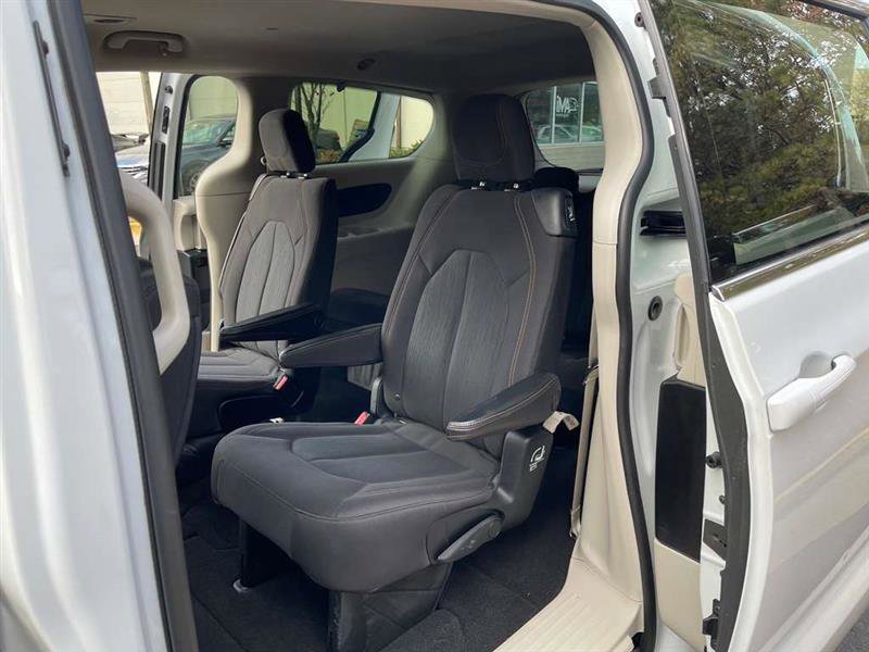 Used 2017 Chrysler Pacifica LX image 56