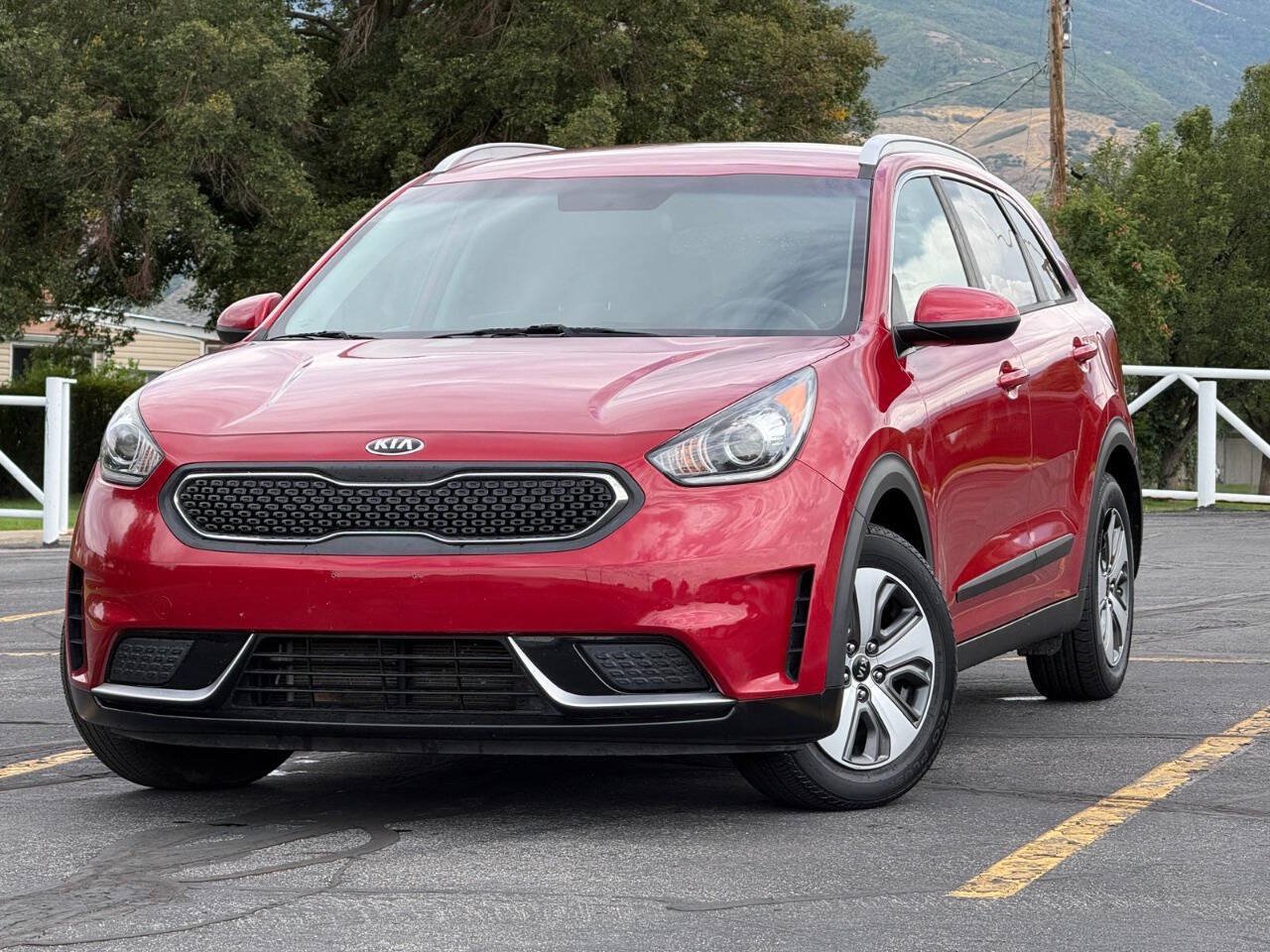 Used 2019 Kia Niro LX FWD image 1