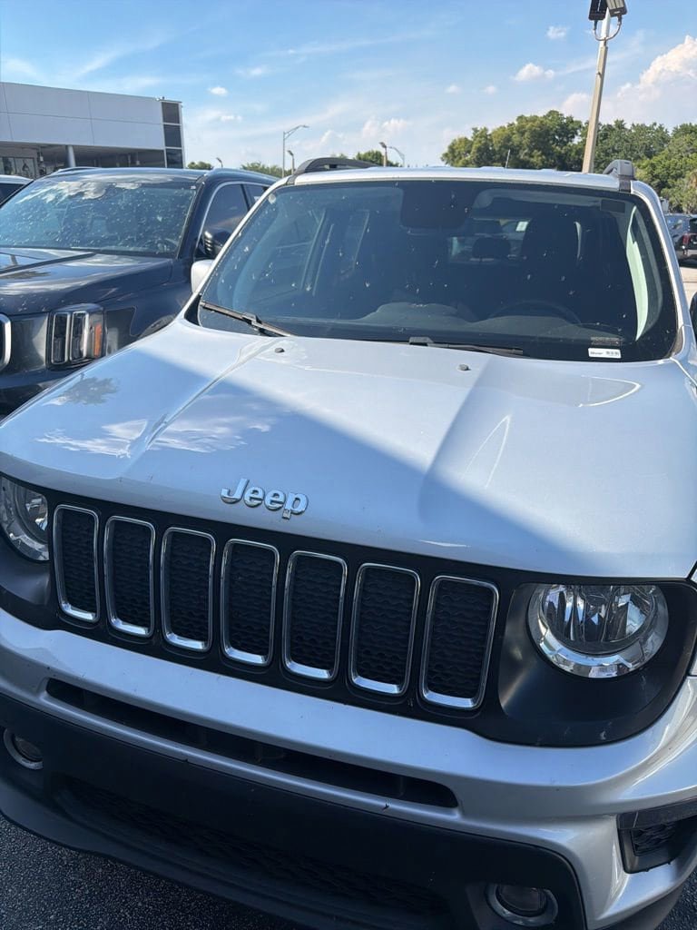 Used 2019 Jeep Renegade Latitude FWD image 2