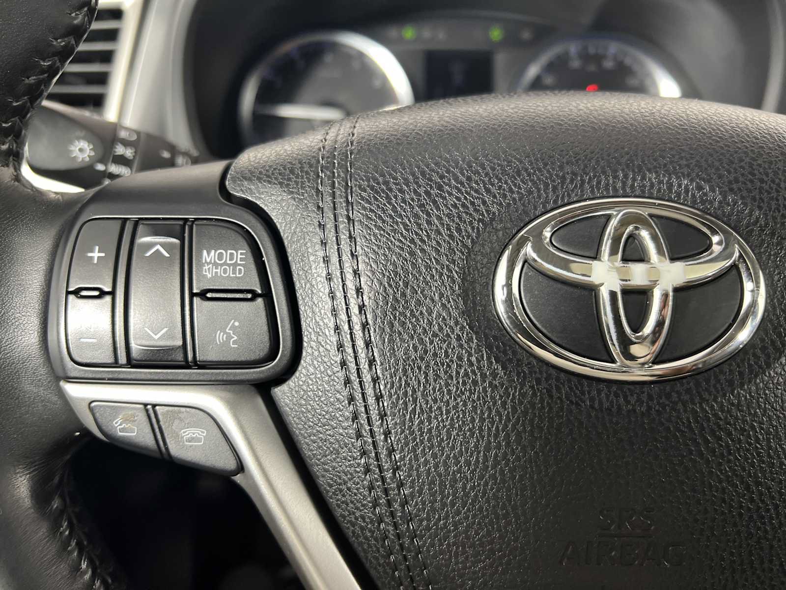 Used 2015 Toyota Highlander XLE FWD image 32