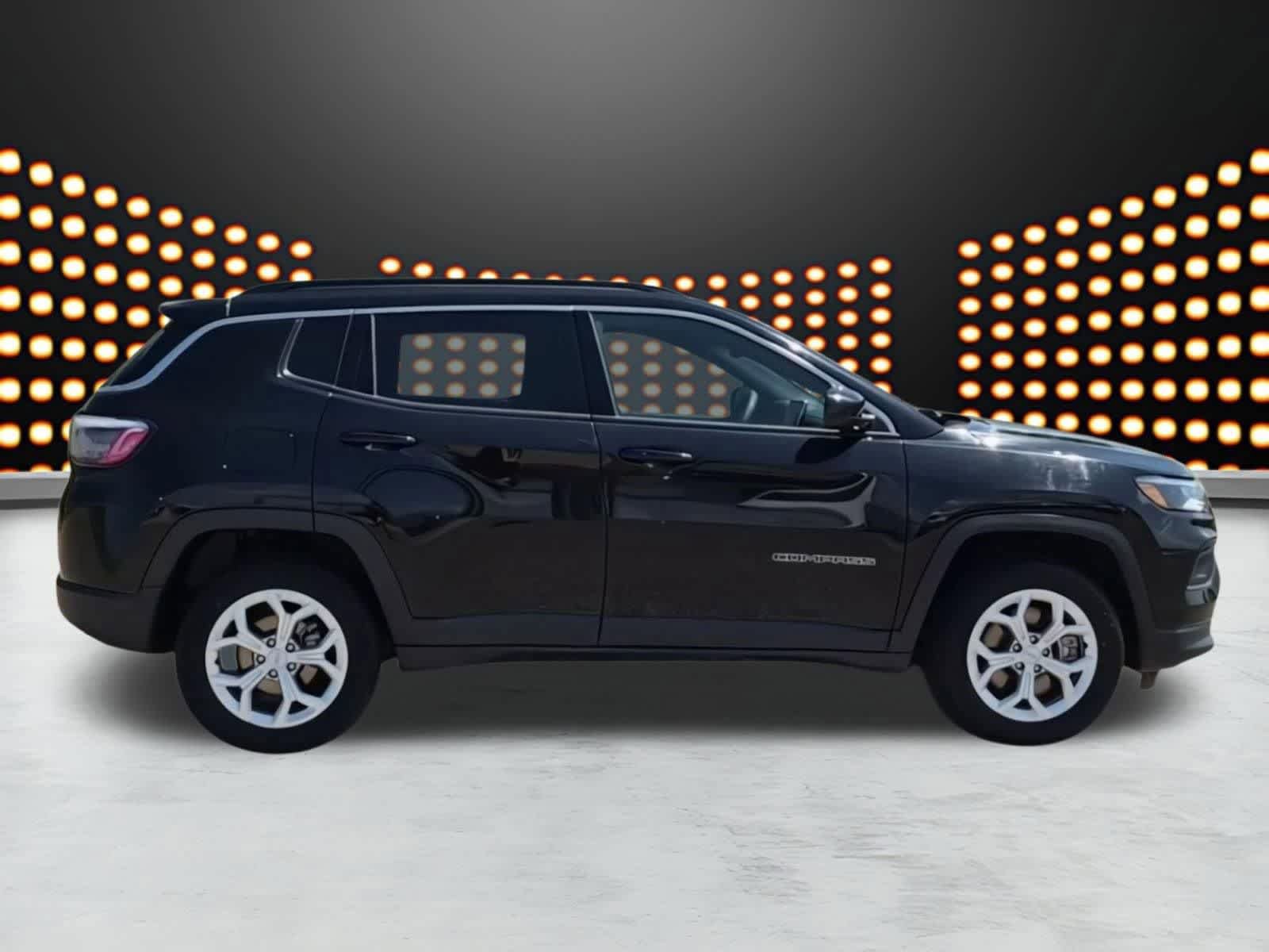 Used 2024 Jeep Compass Latitude AWD/4WD image 9