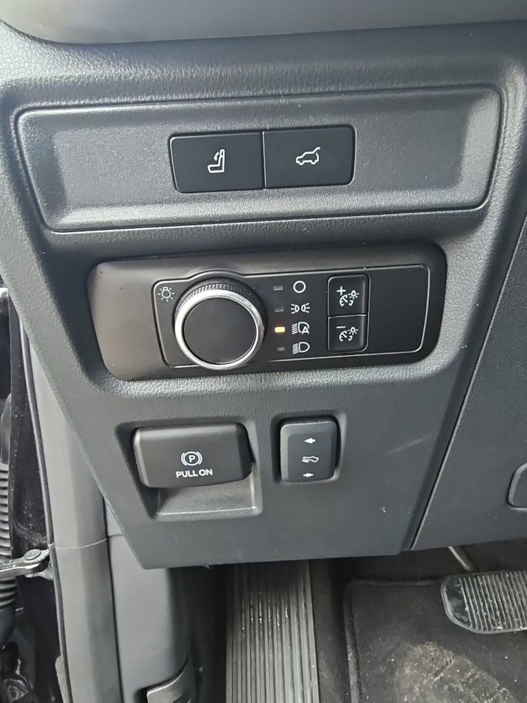 Used 2024 Ford Expedition Max XLT image 24