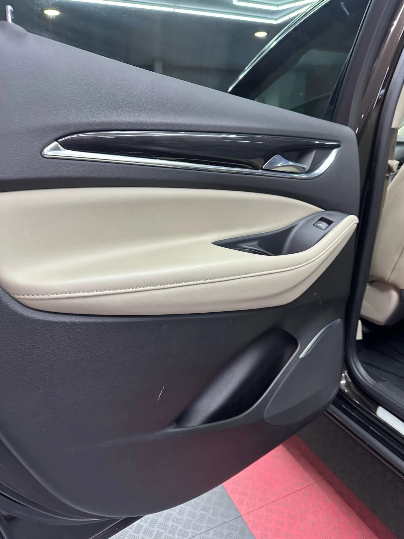 Used 2018 Buick Enclave Essence FWD image 22