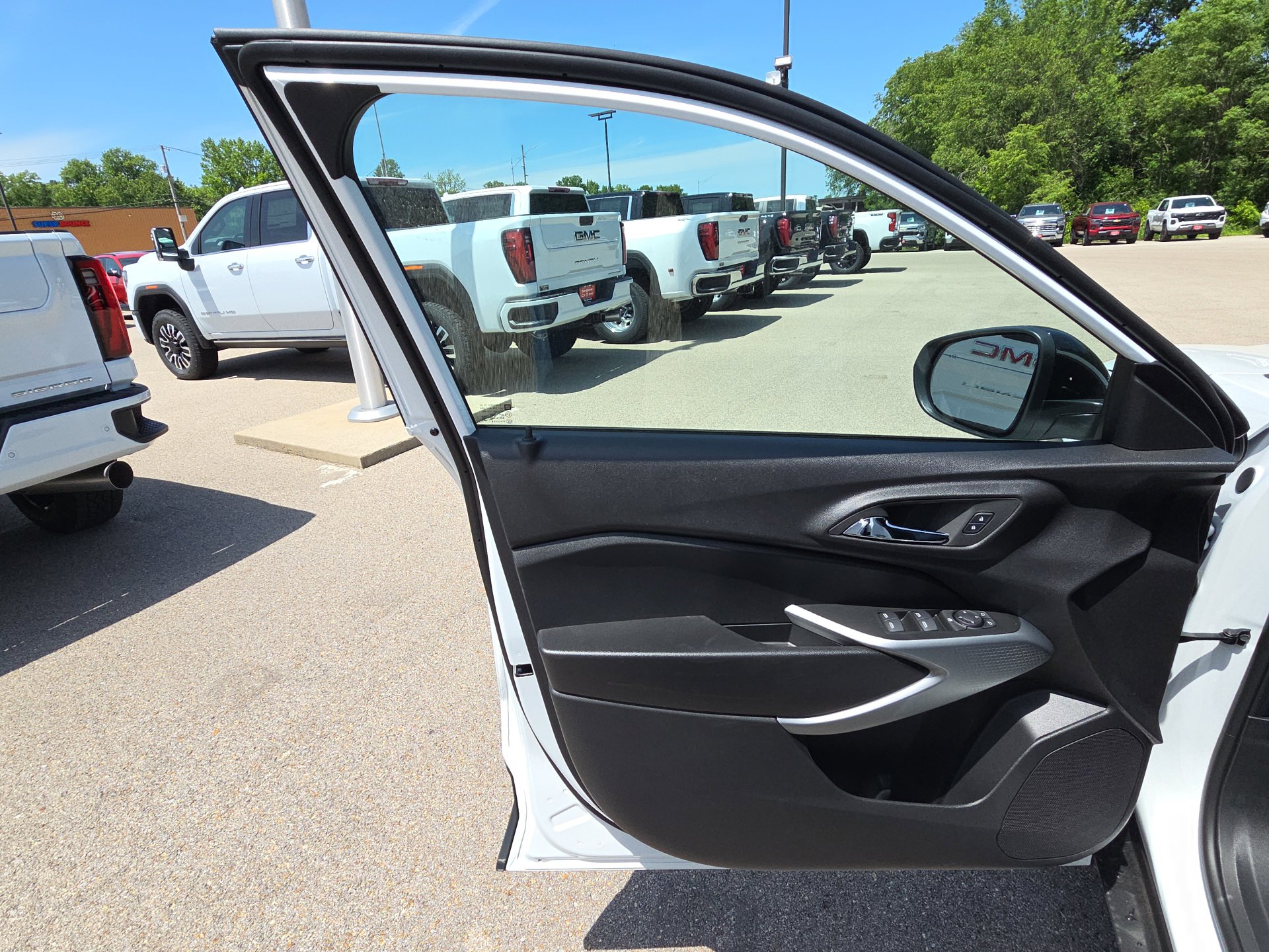 New 2026 Chevrolet Trax RS FWD image 12