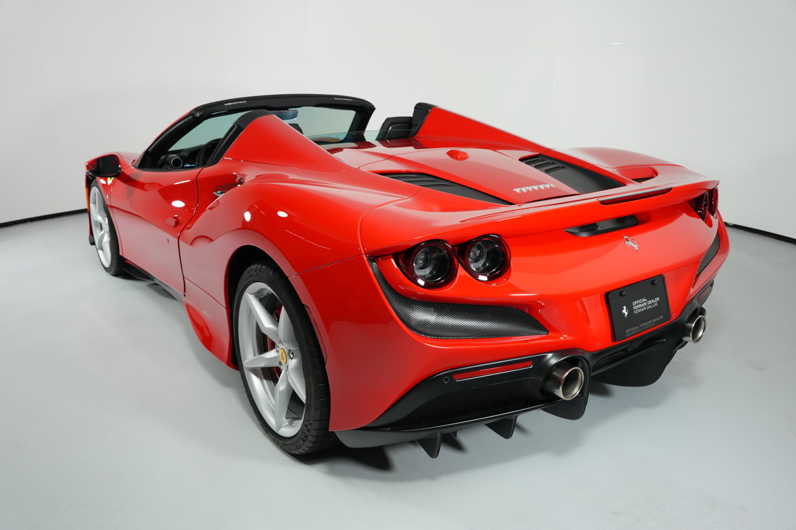 Used 2023 Ferrari F8 Spider RWD image 23