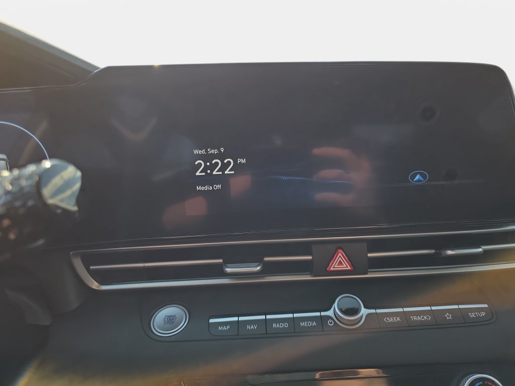 Used 2024 Hyundai Elantra Limited FWD image 18