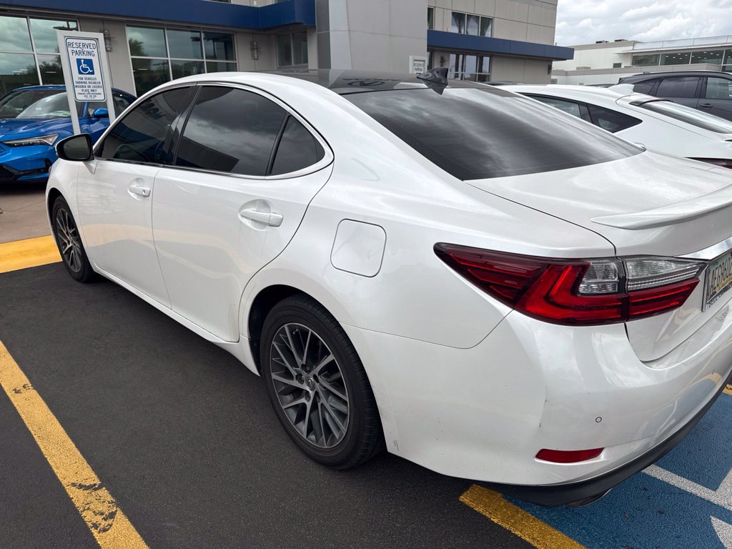 Used 2017 Lexus ES 350 w/ Navigation System Package FWD image 5