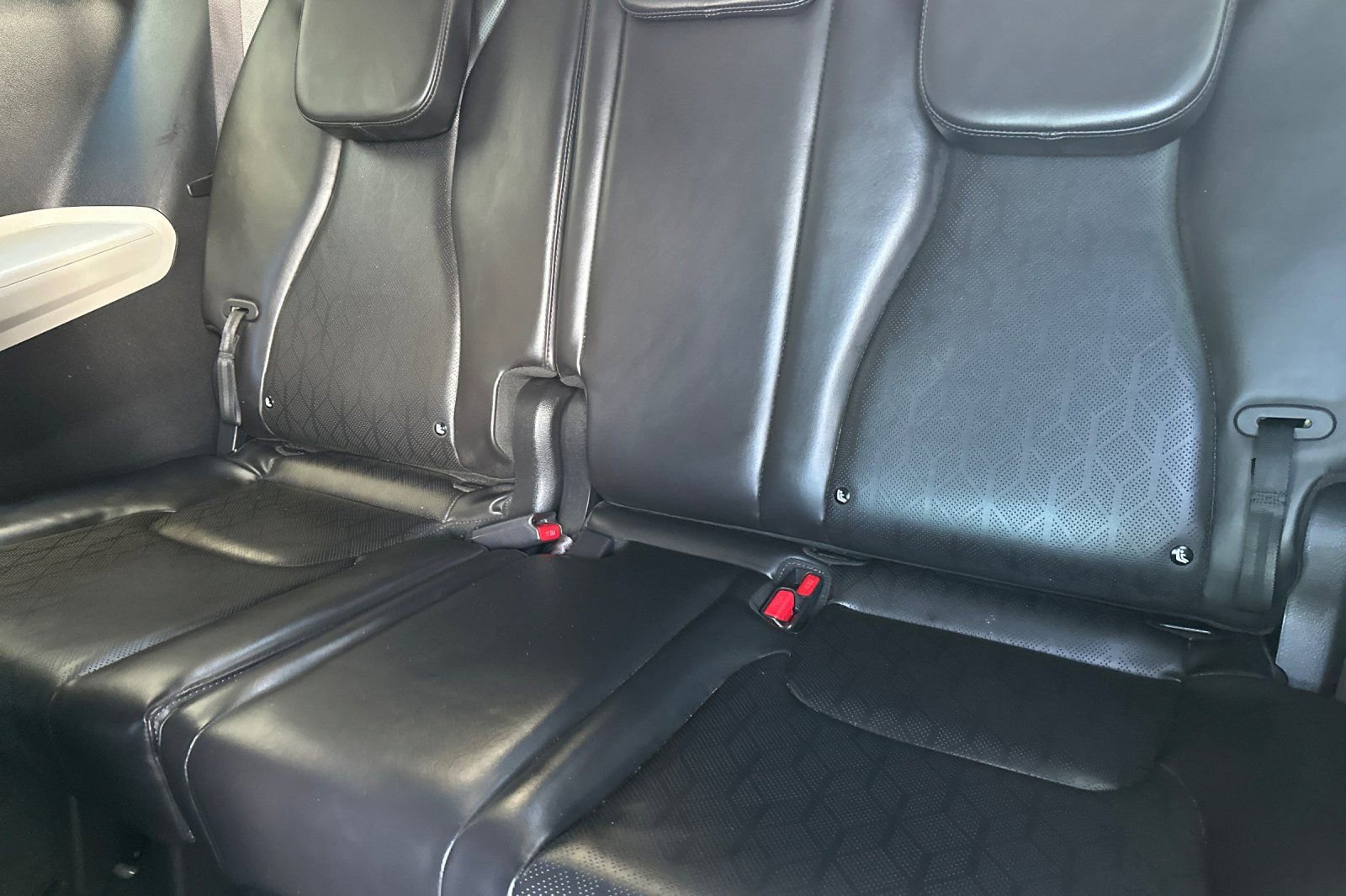 Used 2022 Kia Carnival LX image 16