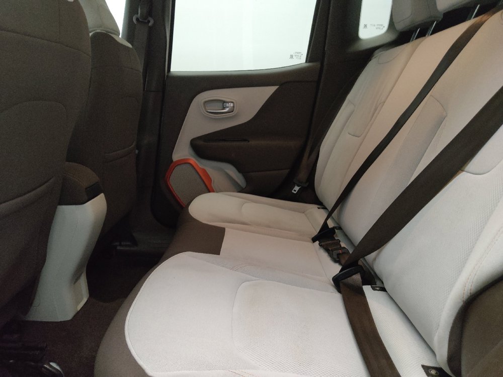 Used 2017 Jeep Renegade Latitude FWD image 18