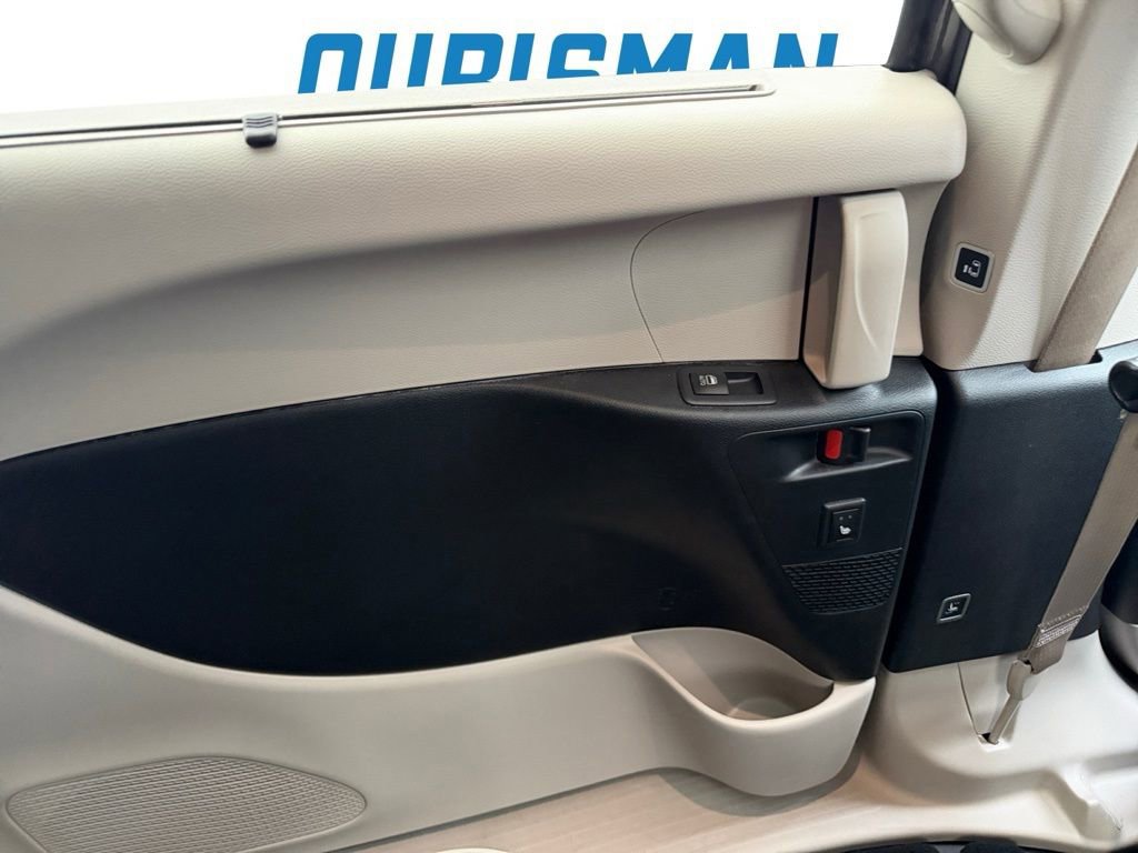 Used 2023 Chrysler Pacifica Limited image 17