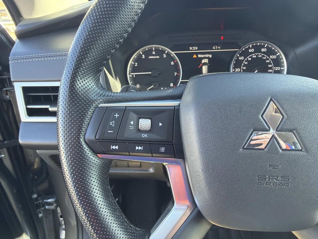 Used 2024 Mitsubishi Outlander SE image 27