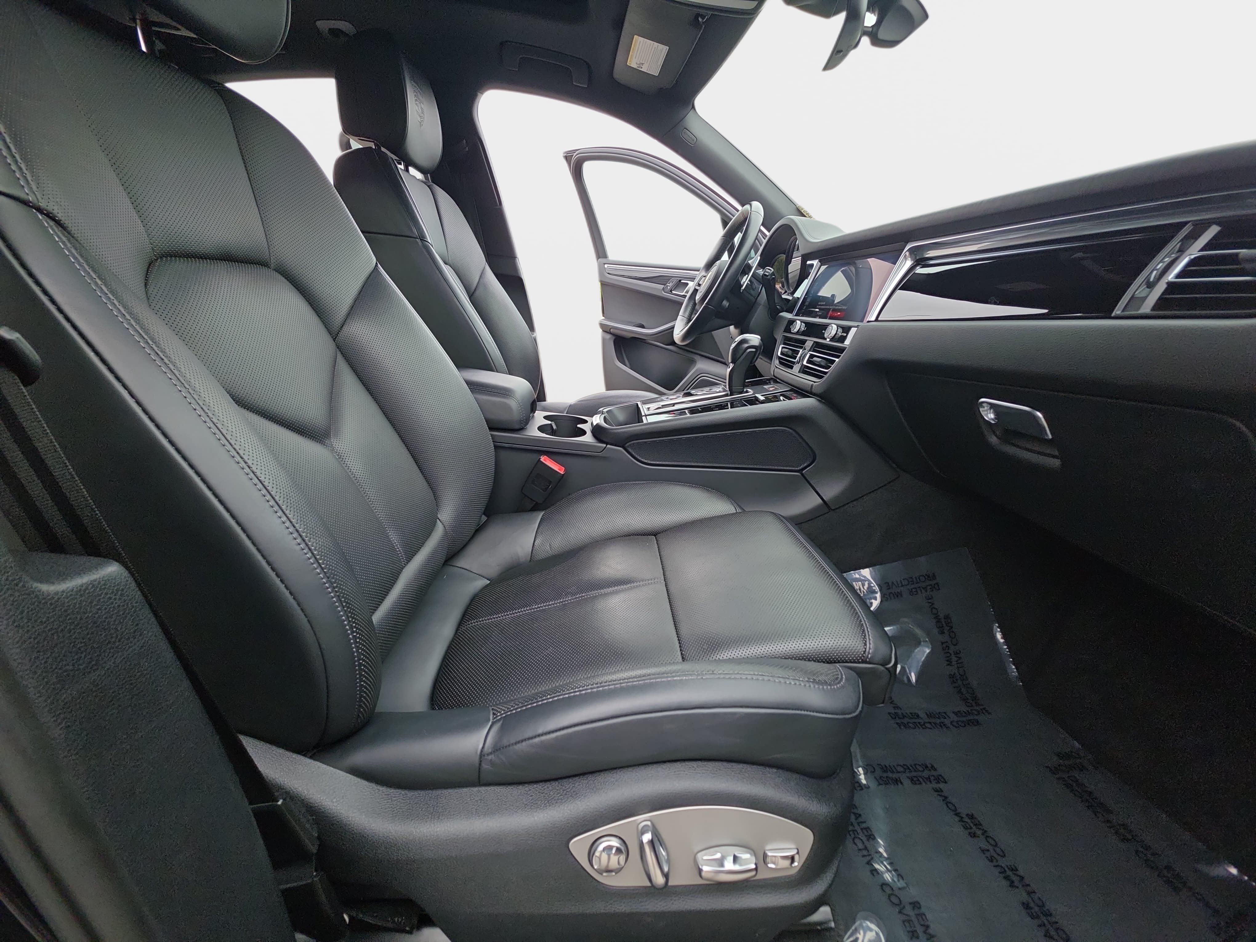 Used 2023 Porsche Macan Turbo AWD/4WD image 10