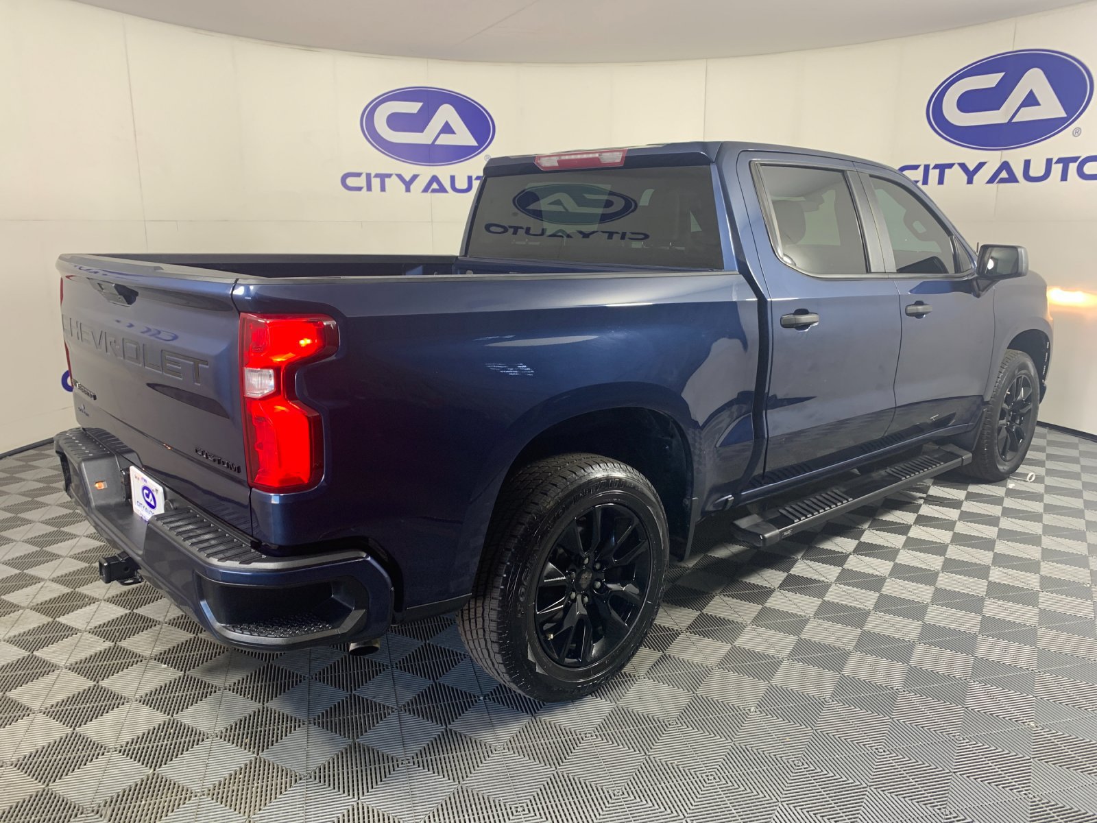 Used 2022 Chevrolet Silverado 1500 Custom w/ LPO, Dark Essentials Package RWD image 3
