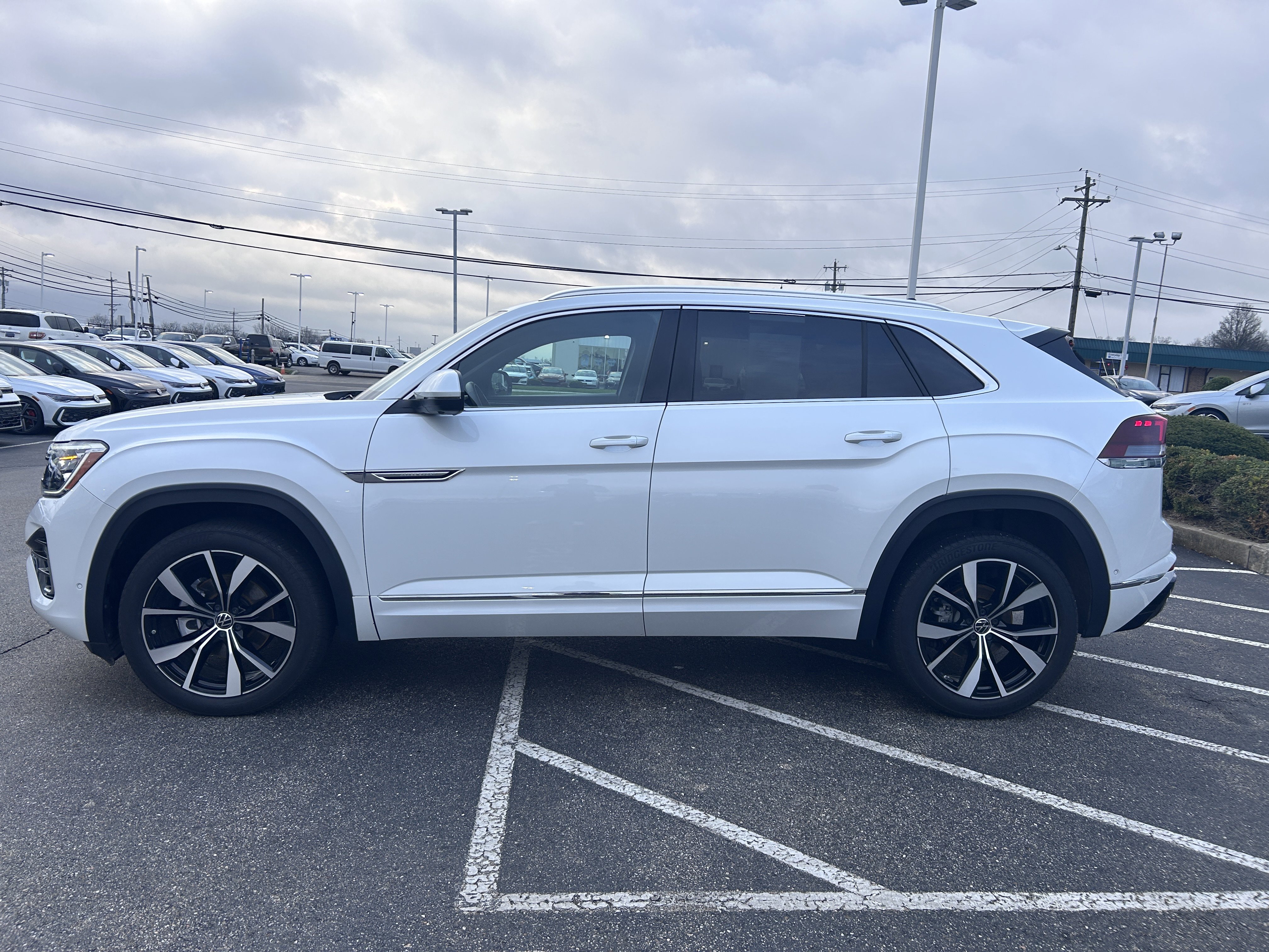 Certified 2024 Volkswagen Atlas Cross Sport SEL Premium R-Line AWD/4WD image 4