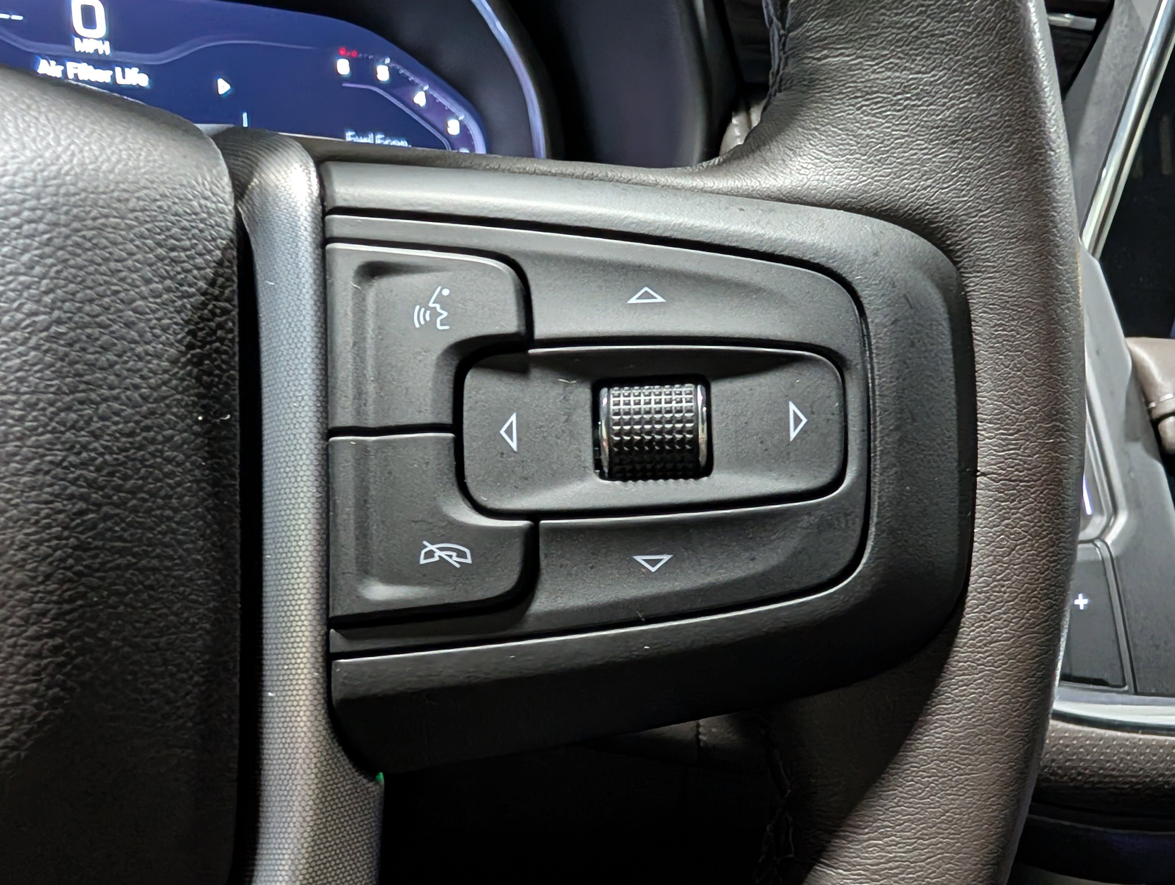 Used 2022 GMC Yukon XL SLT w/ SLT Luxury Package image 28