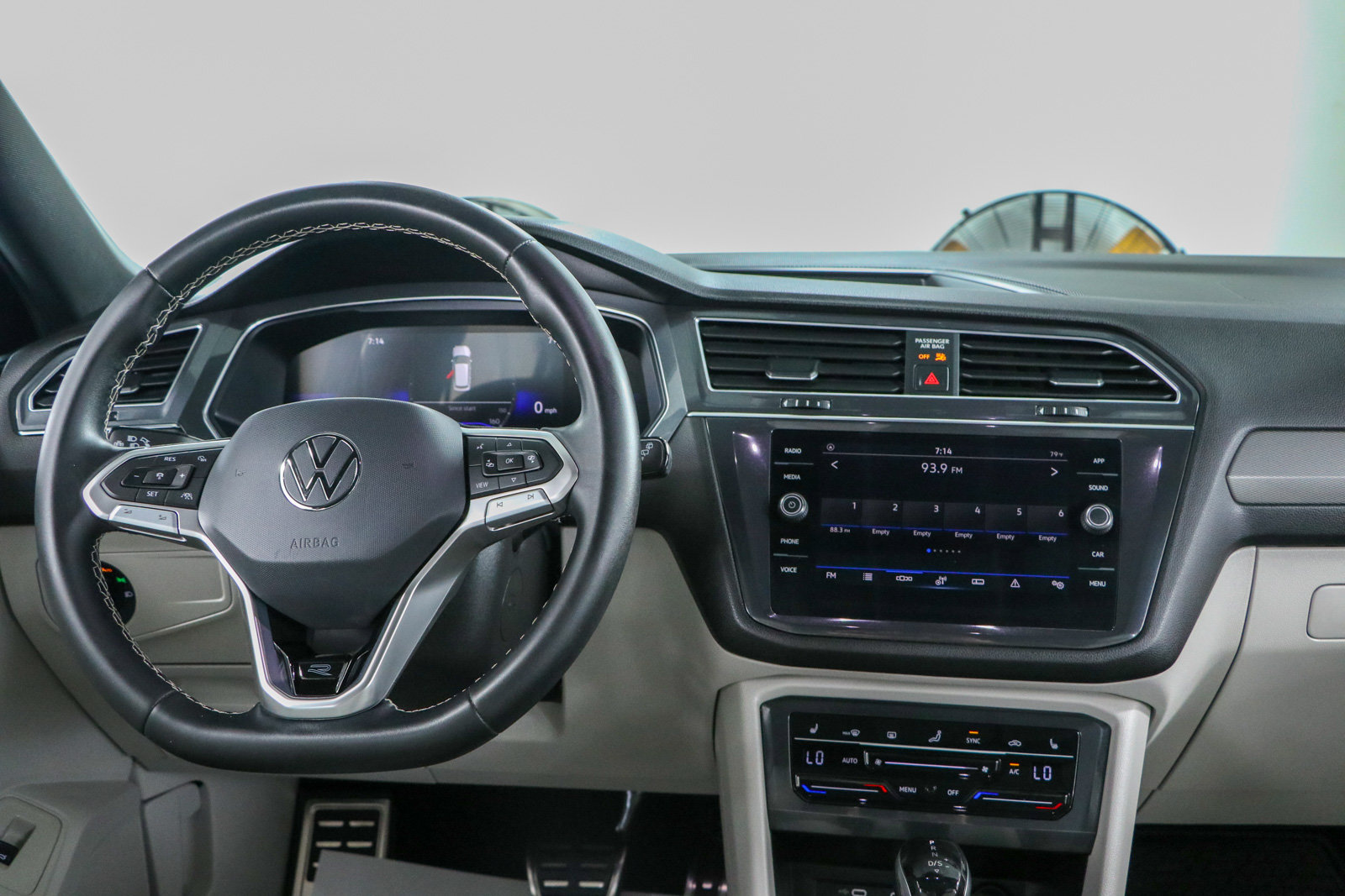 Used 2023 Volkswagen Tiguan SE R-Line FWD image 17