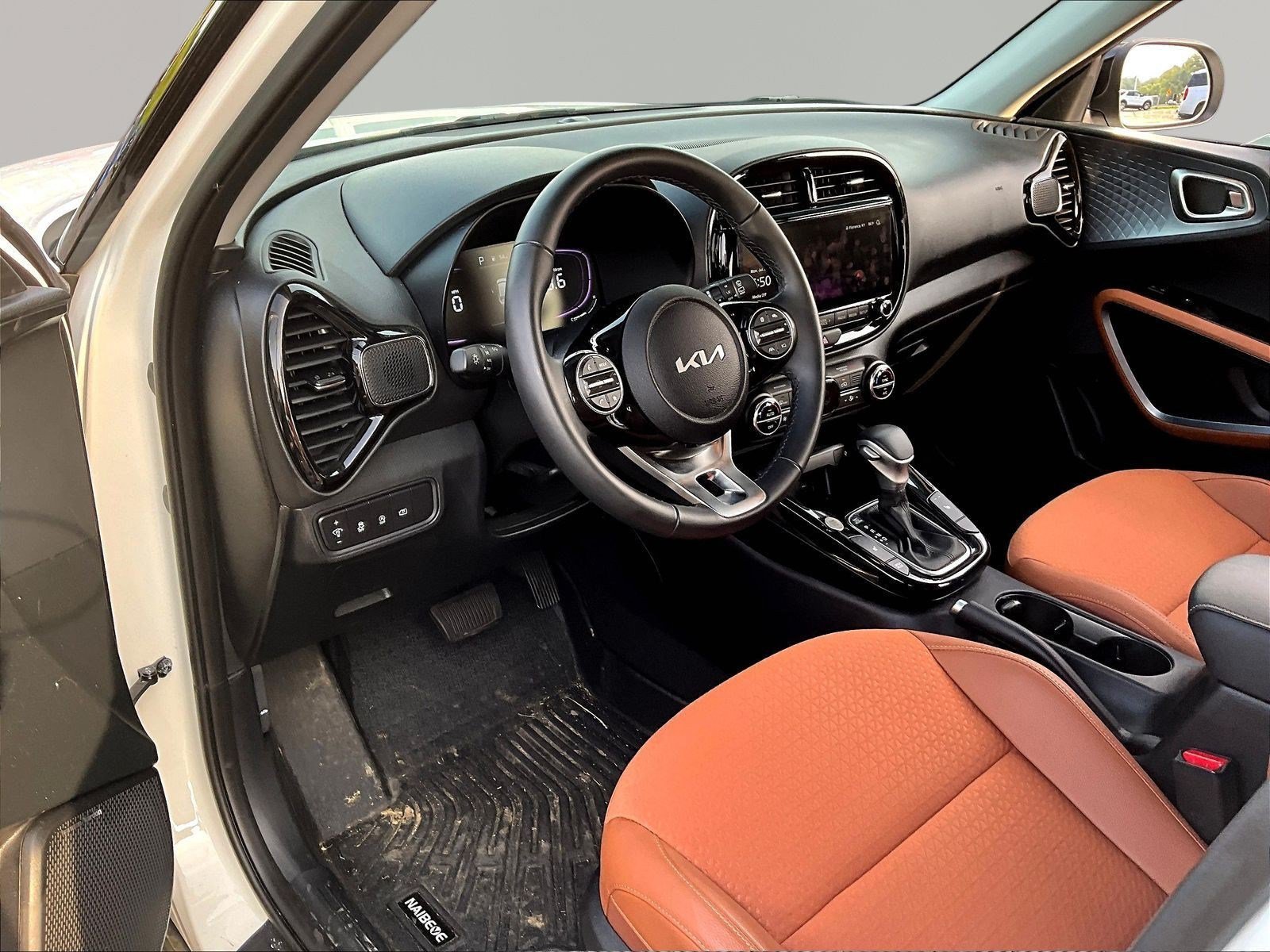 Used 2025 Kia Soul EX FWD image 16