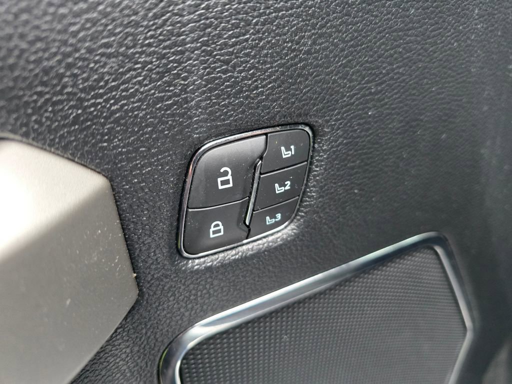 Used 2021 Ford F250 Lariat w/ Lariat Value Package AWD/4WD image 23