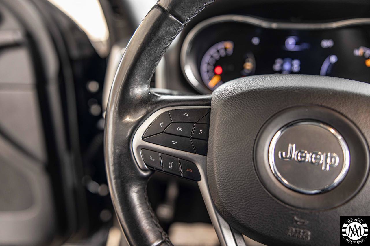 Used 2019 Jeep Grand Cherokee Limited AWD/4WD image 18