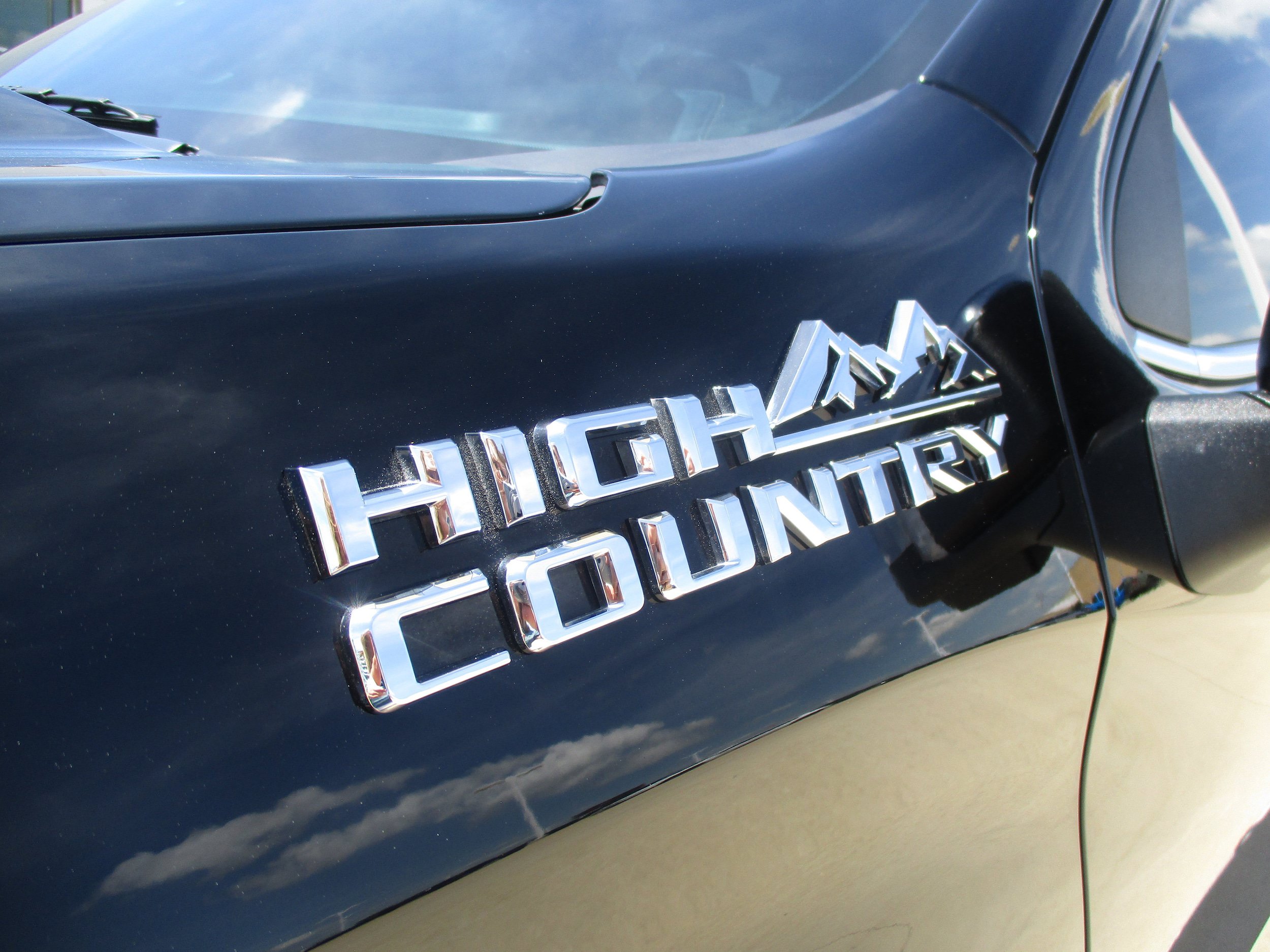 Used 2022 Chevrolet Silverado 1500 High Country w/ High Country Premium Package AWD/4WD image 14