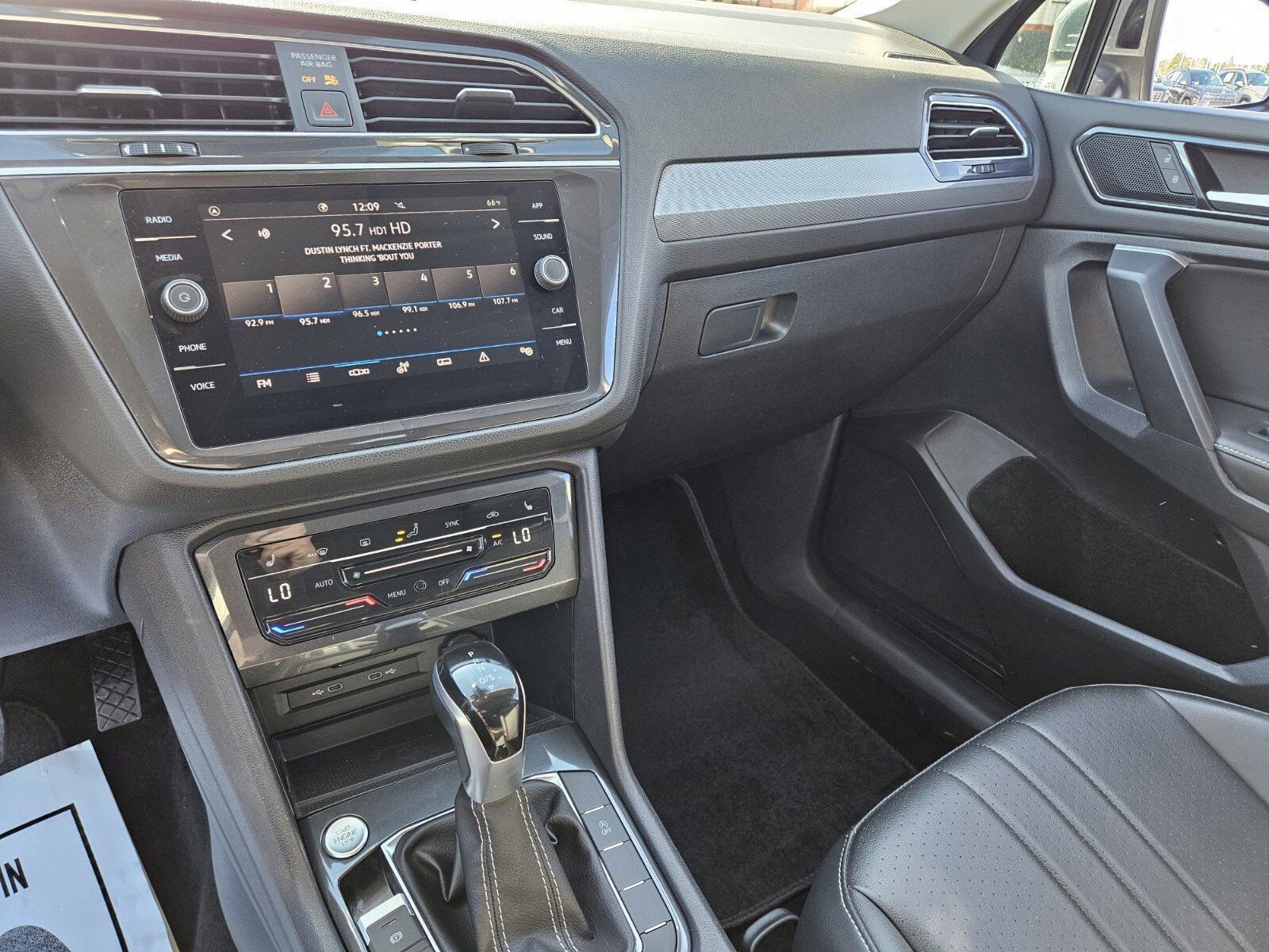 Used 2024 Volkswagen Tiguan SE image 21