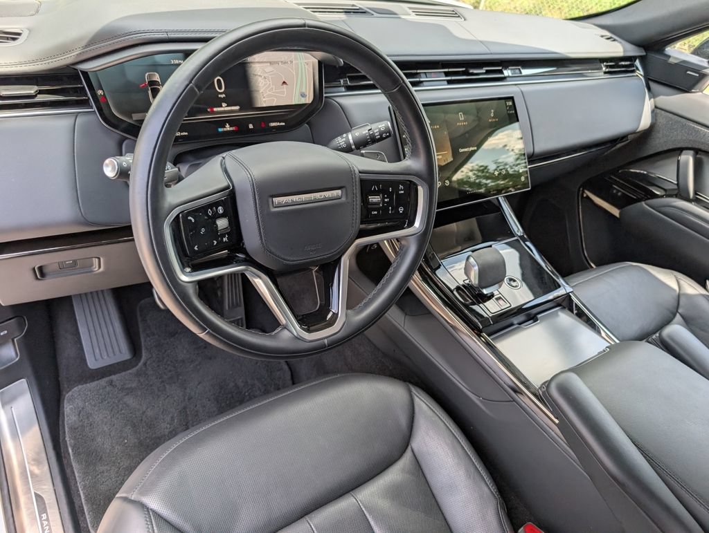 Used 2024 Land Rover Range Rover Sport SE AWD/4WD image 4
