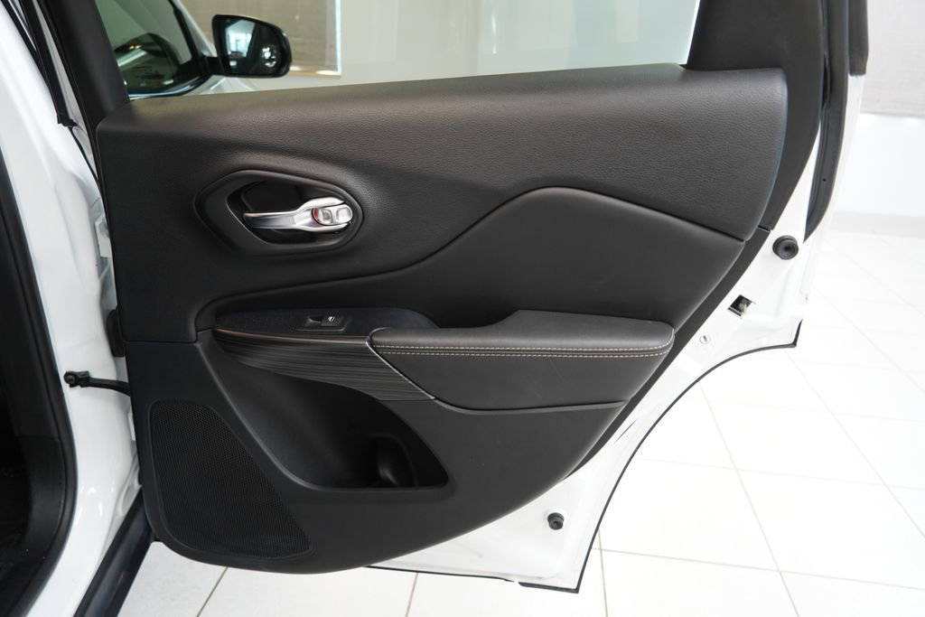 Used 2017 Jeep Cherokee Limited FWD image 30