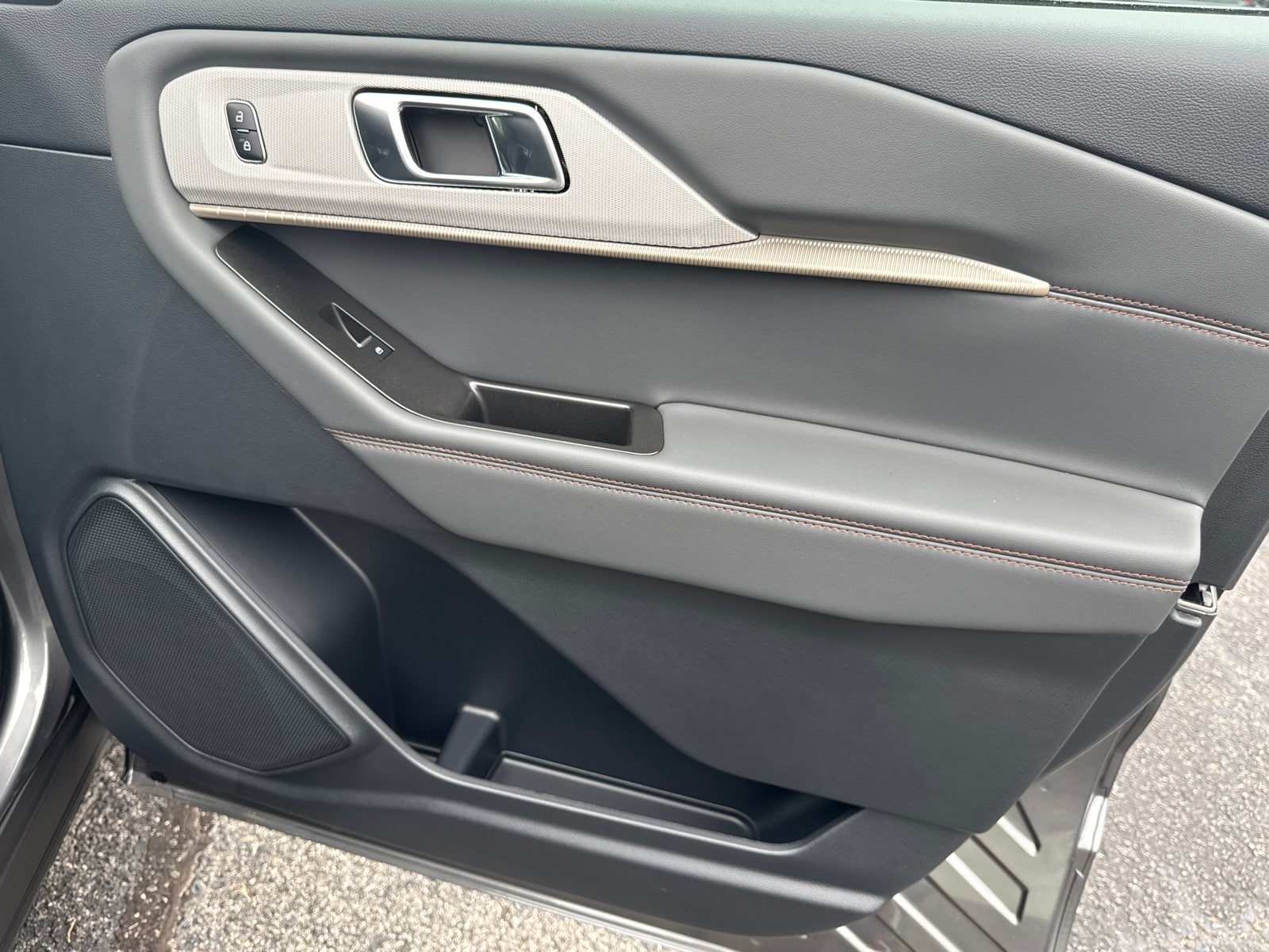 New 2026 Ford Explorer Active RWD image 16